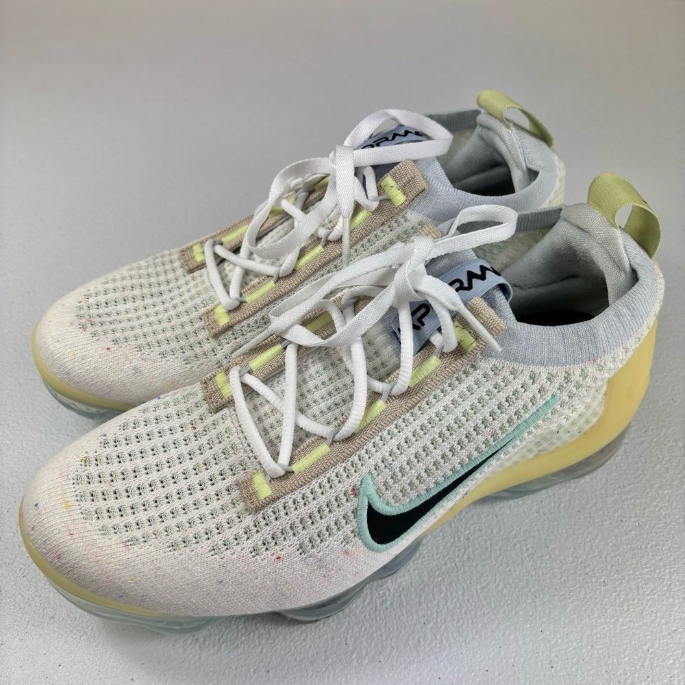 Nike Air VaporMax FK White/Black/Lt Madder Root/Light Marine Sz 6Y Women’s 7.5